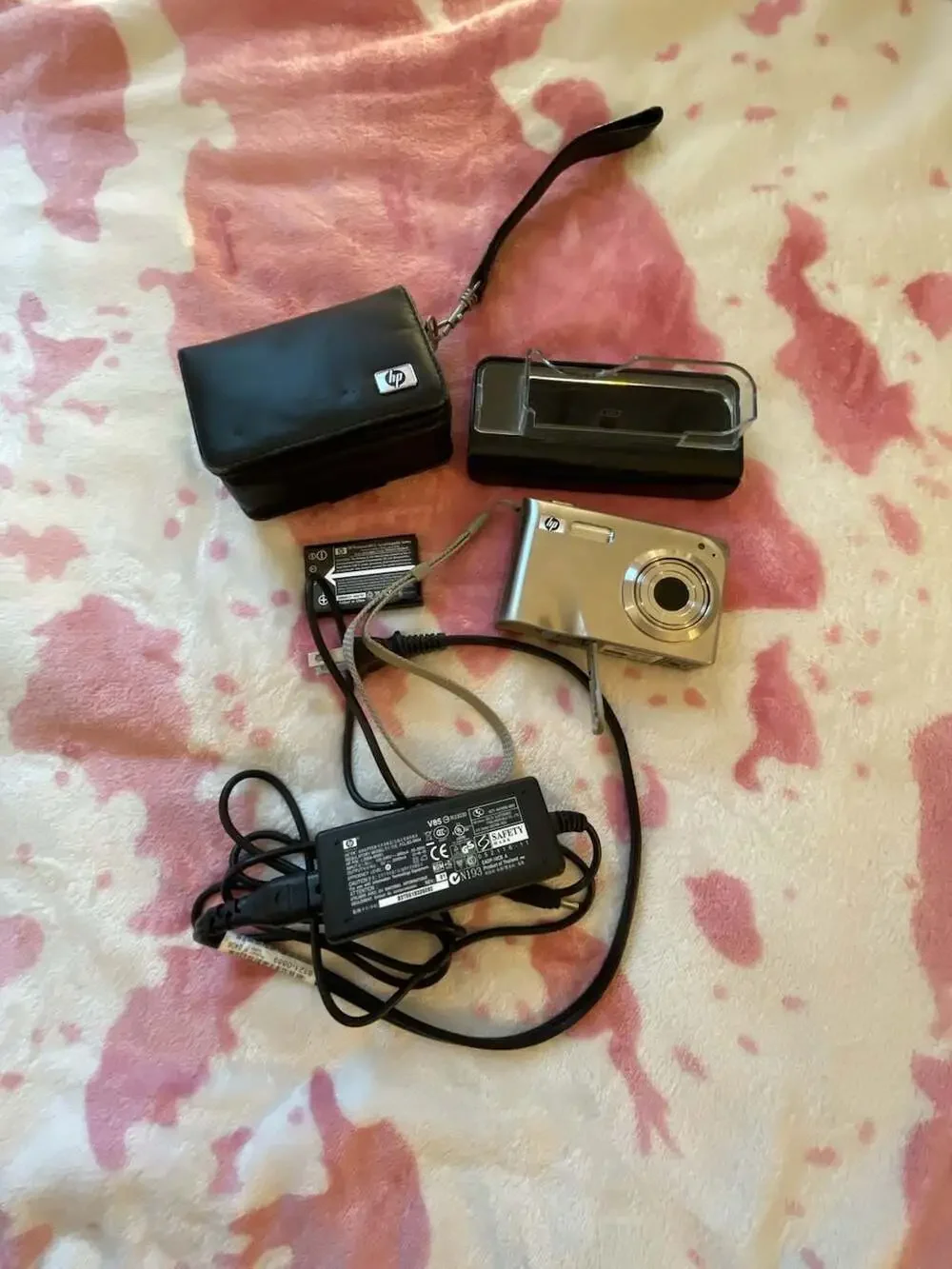 HP Photosmart R927 Digital Camera Bundle with Case and Dock PARTS ONLY